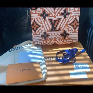 Louis Vuitton crafty 26 toiletry pouch
